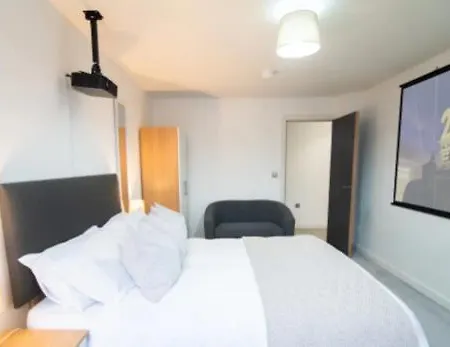 Conditioning House - 2 * Bradford (West Yorkshire)